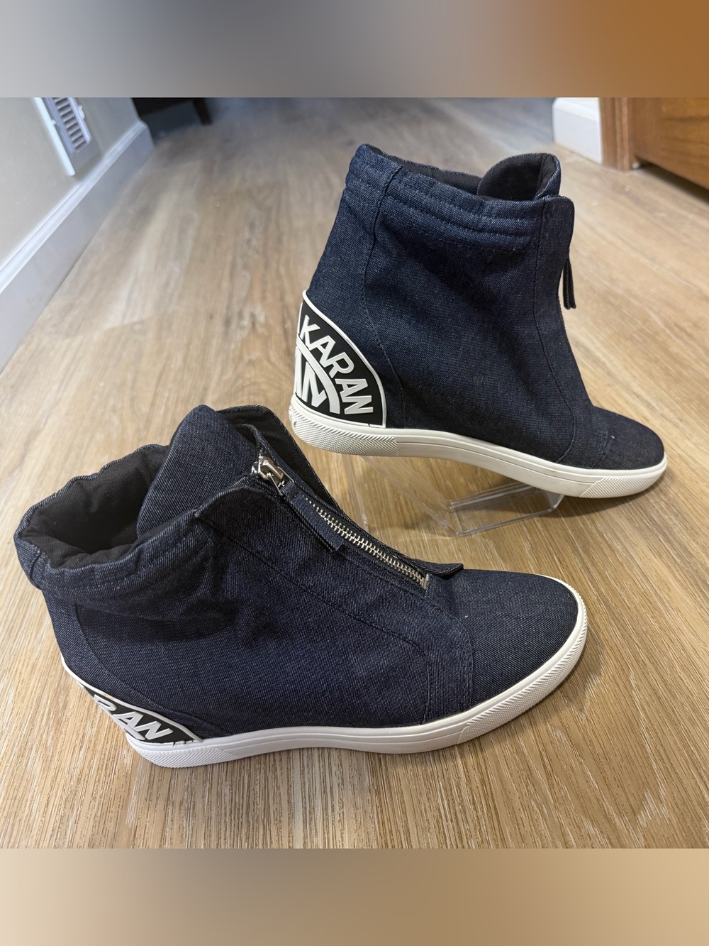 NEW DKNY Connie Denim Hidden Wedge High Top Sneakers Size 9.5 EU 40.5